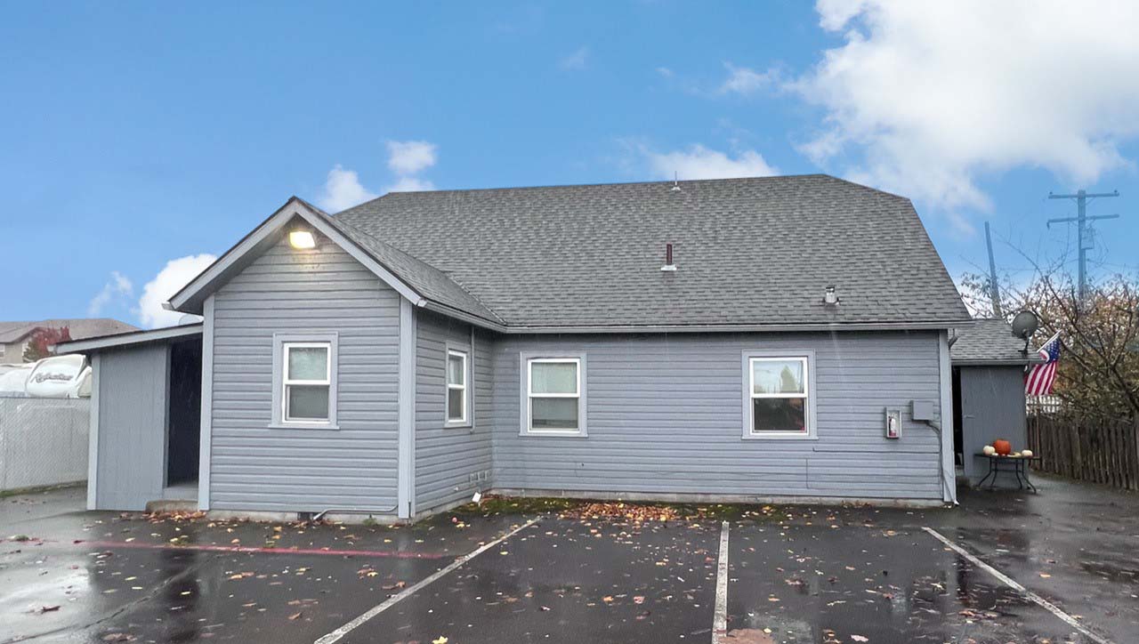 Photo Gallery of Twin Cedars Mobile Home Park in Lebanon, OR