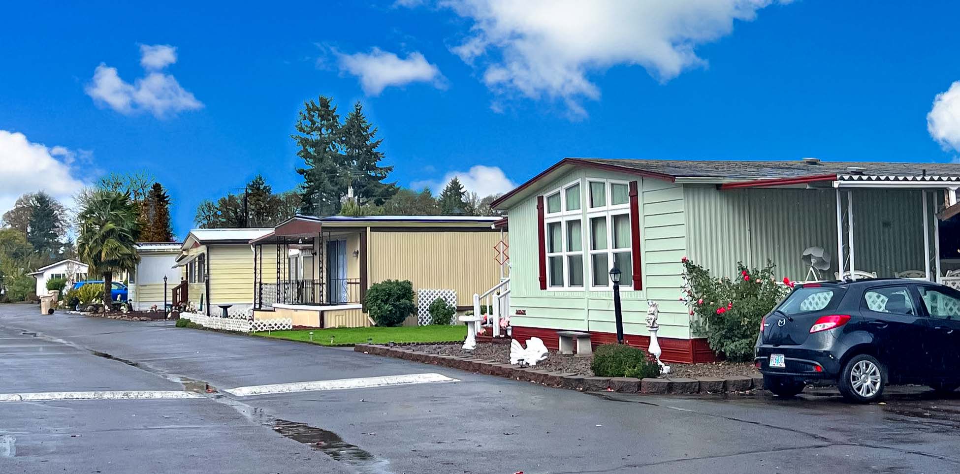 Photo Gallery of Twin Cedars Mobile Home Park in Lebanon, OR